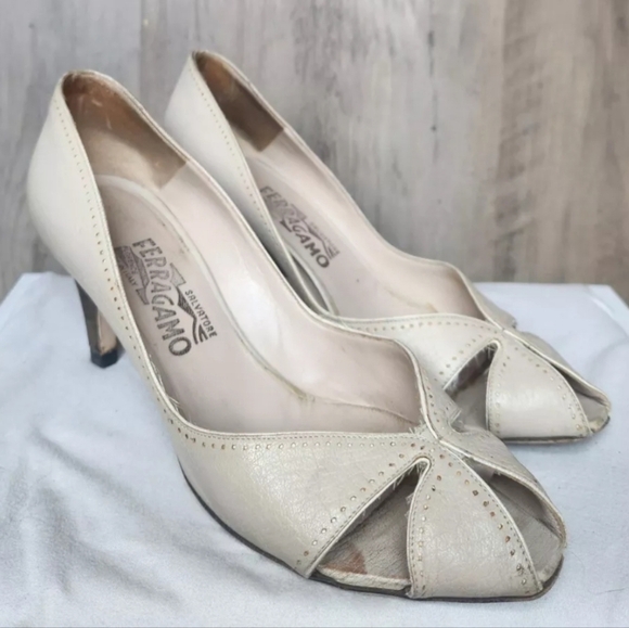 Salvatore Ferragamo Vintage Peep Toe  Made in Italy Nude Heel Size 7 B Women's - Picture 2 of 13